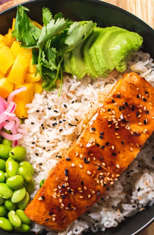 Summer Salmon delicious poke bowl